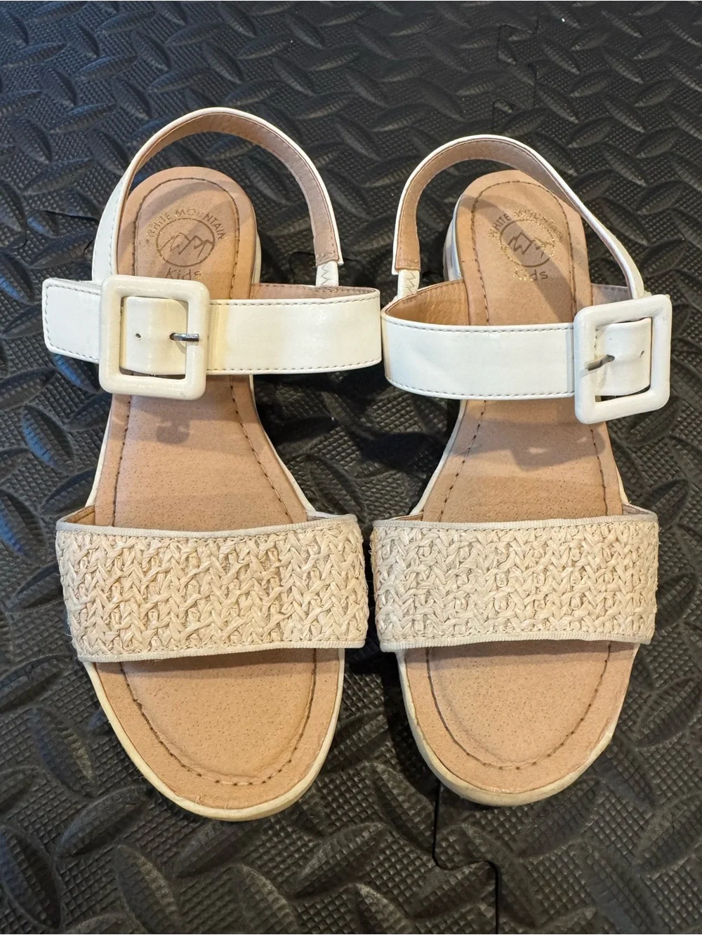 Junior Girls white mountain sandals sz 3